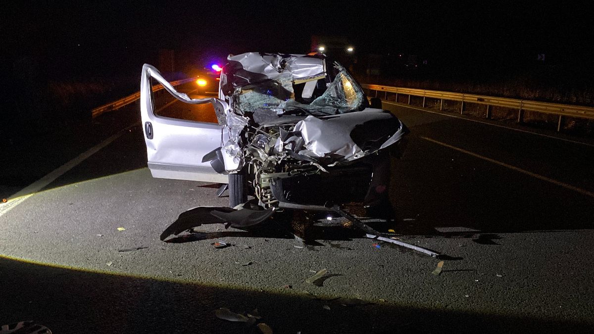 Bursa’da kontrolden çıkan araç tıra çarptı: 1 ağır yaralı